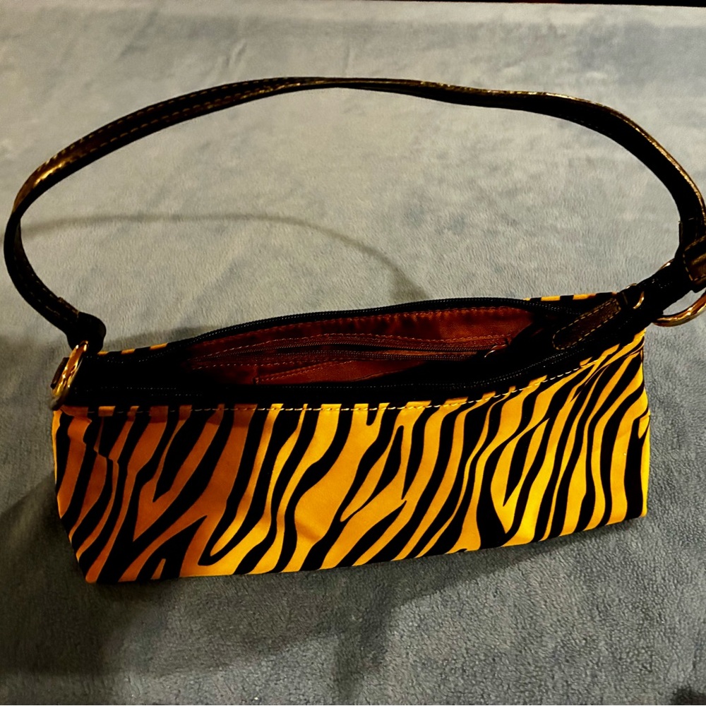 Nine West Black and Tan Handbag - Picture 5 of 12